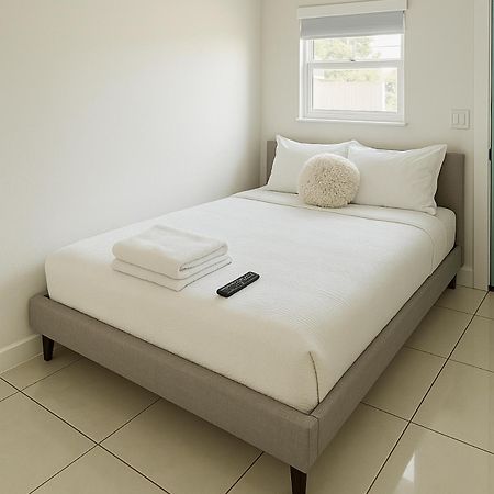 Modern Home - Termpurpedic Queen Bed, Laundry, Free Parkging, Ev Tesla Hollywood Dış mekan fotoğraf